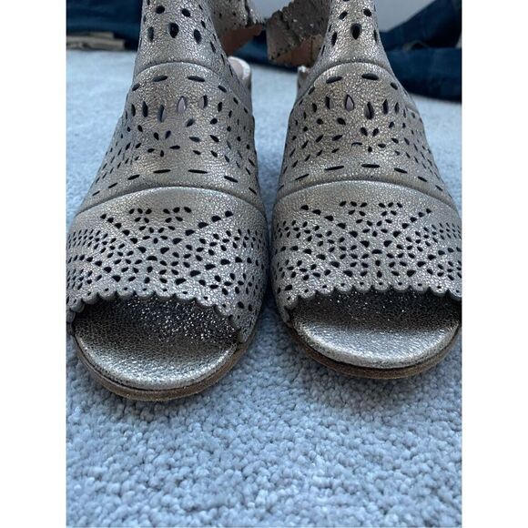 NEW Ron White "Dora" Laser Cut Nubuck Leather Adjustable Buckle Peep Toe Sandals - Picture 3 of 8